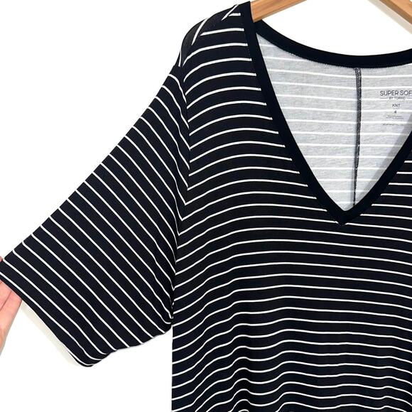 Torrid Super Soft Black V-Neck Striped Short Sleeve Knit Tunic Size 4X - Picture 4 of 9